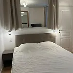 Luxury Appartment, Champs Elysees, Neuf !