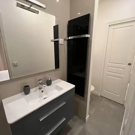 Luxury Appartment, Champs Elysées, Neuf ! * Parigi